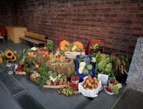 Erntedankaltar der Martin-Luther-Gemeinde in Langen